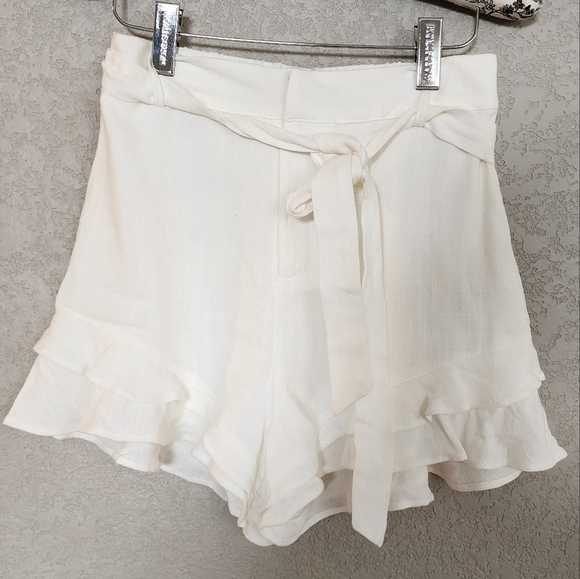 Lush size Small ruffled bottom shorts - Picture 1 of 8